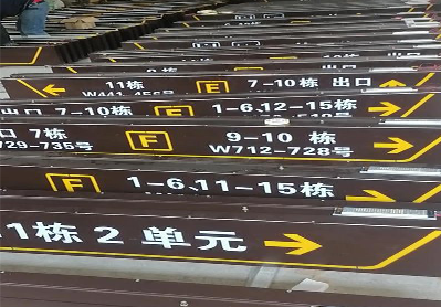 洛南广告标识中，常见的几种安装方式。