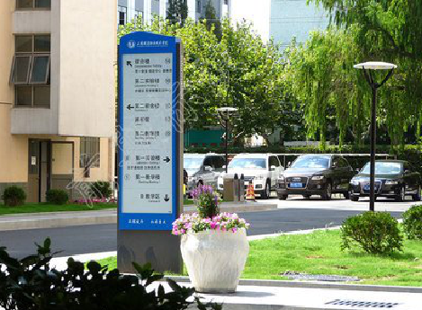 洛南传统的学校标识系统有什么问题？